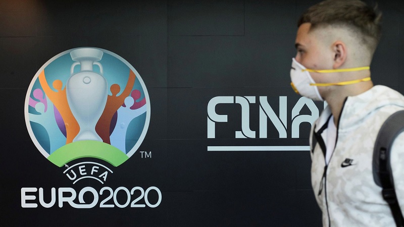 uefa hoãn euro vì tiền