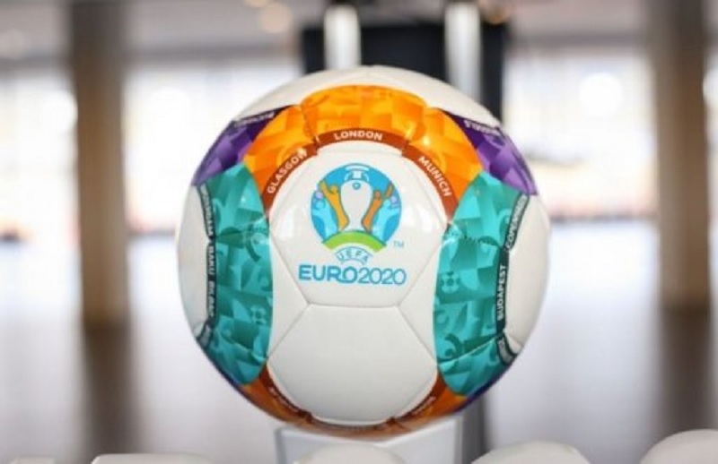 UEFA nhận “gạch đá” vì không chịu đổi tên Euro 2020
